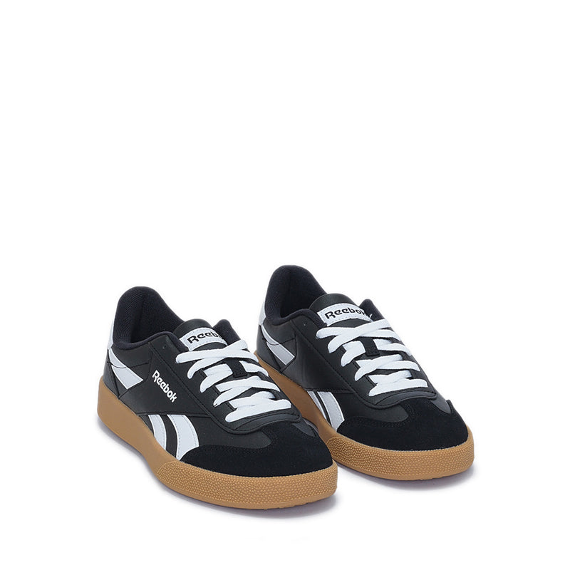 Sepatu Black Reebok Classic On Feet Reebok Court Clean Unisex